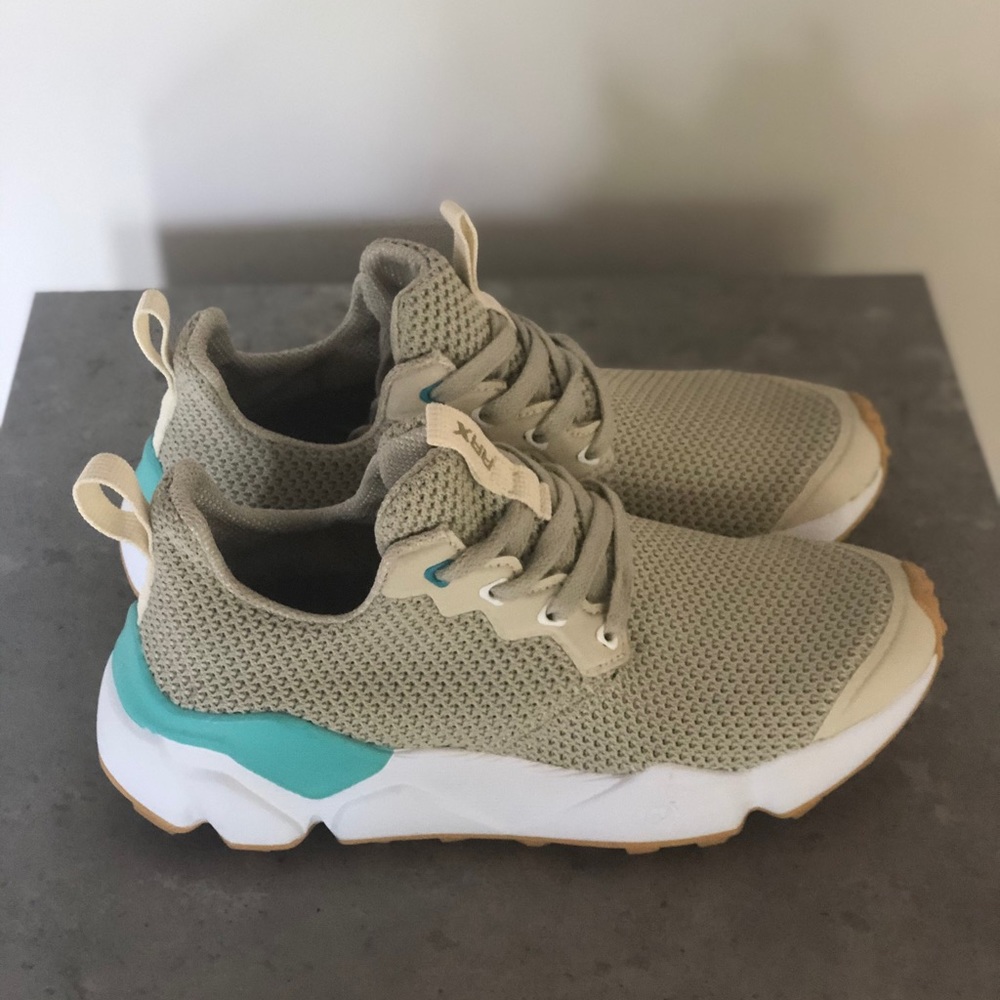 Lightweight Mesh Running Shoes